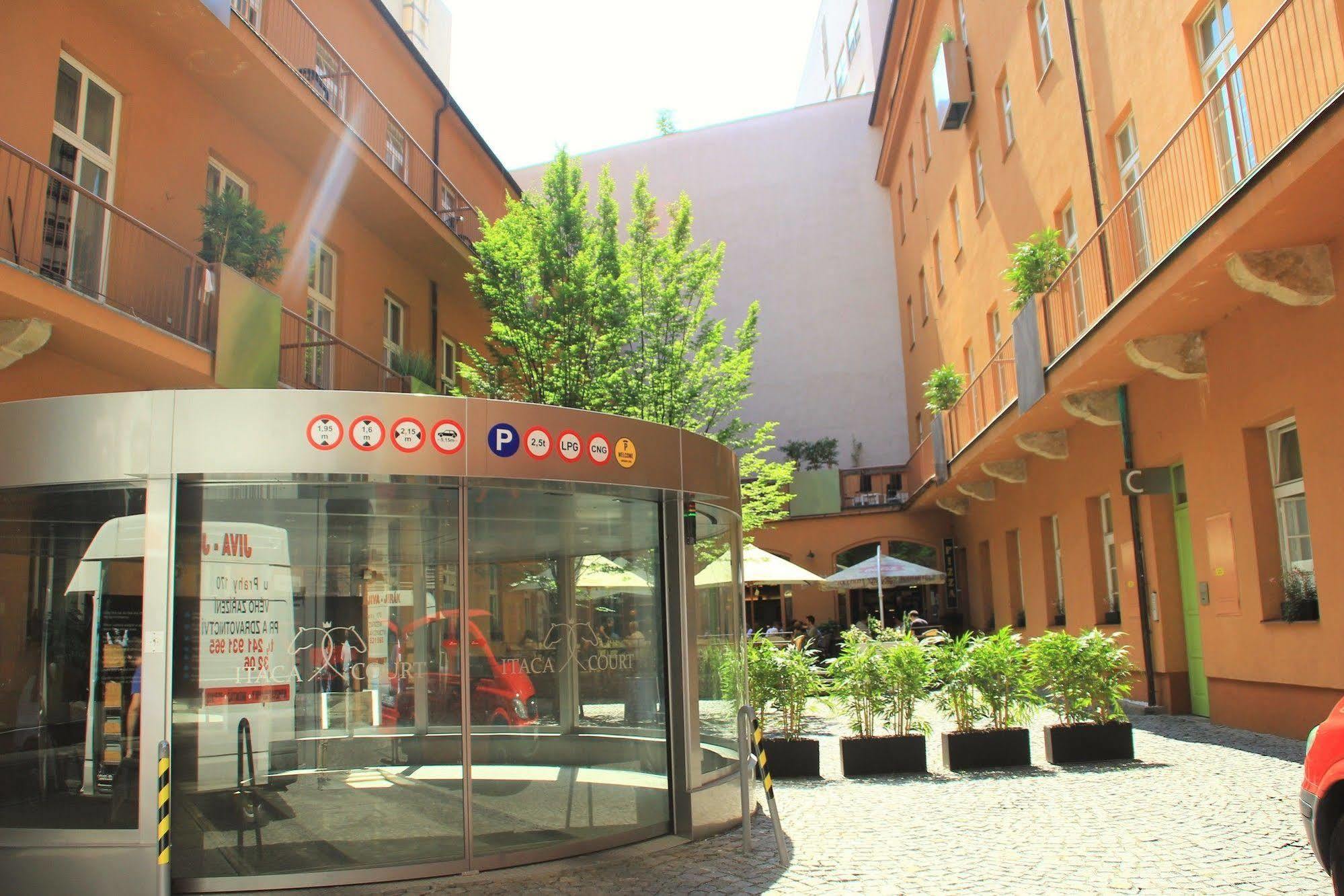 Picasso Apartments Prague Exterior photo